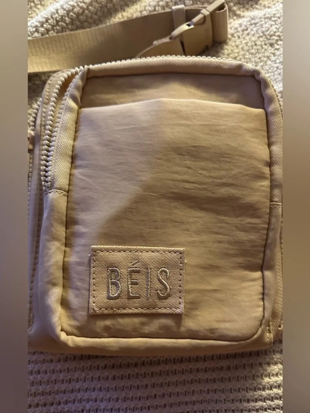 Beis Sling Bag - Picture 2 of 4